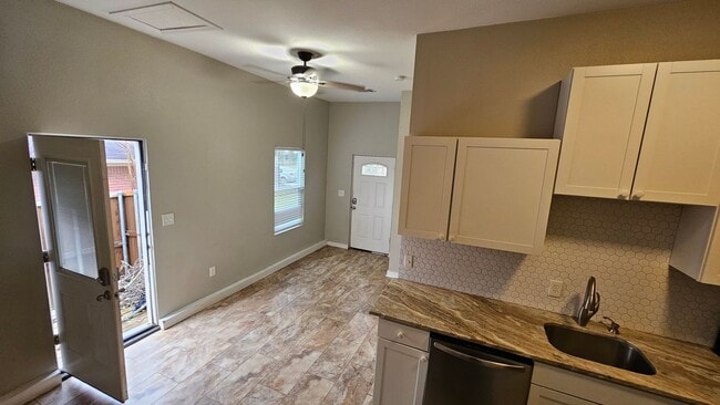 Building Photo - 2115 Glenwood Ln