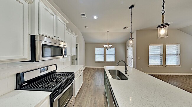 Building Photo - Spectacular 3 Bedroom 2 Bathroom Home in P...