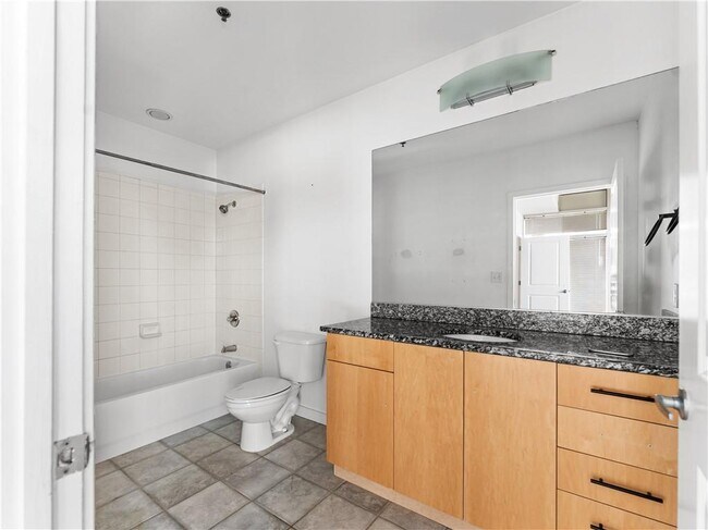 Building Photo - 943 Peachtree St NE