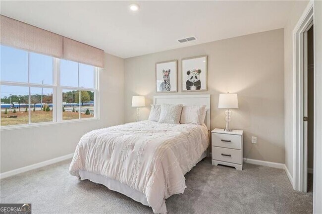 Building Photo - 6643 Red Oak Wy