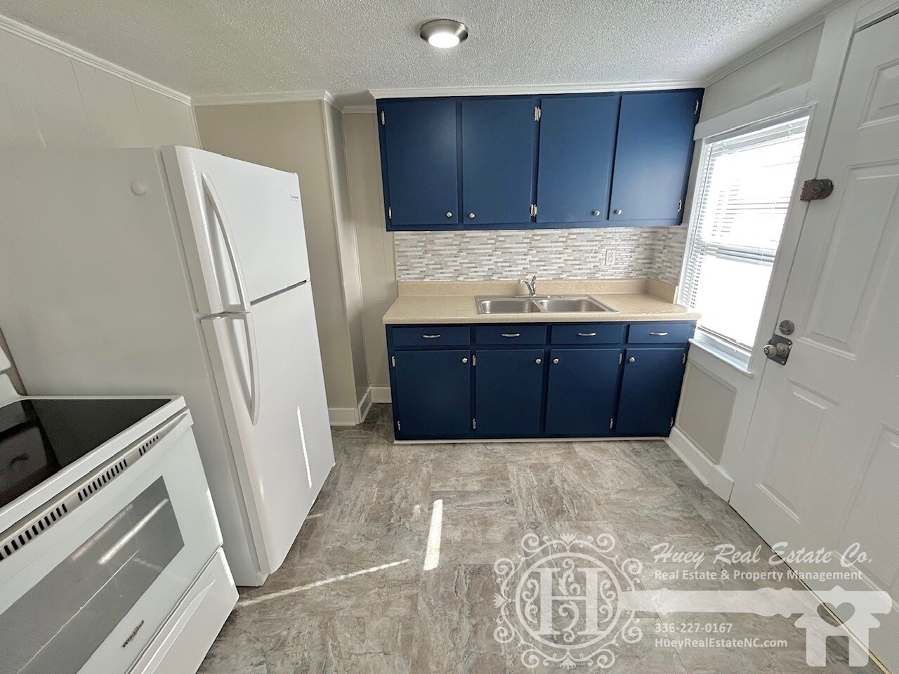 Kitchen - 567 Parkview Dr
