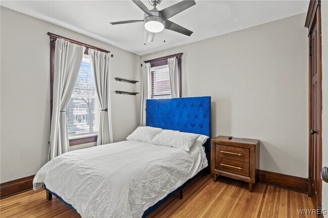 Building Photo - 365 W Utica St