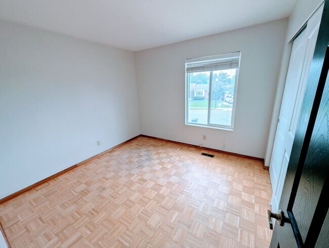 Building Photo - 11843 S Cedar Ridge Rd