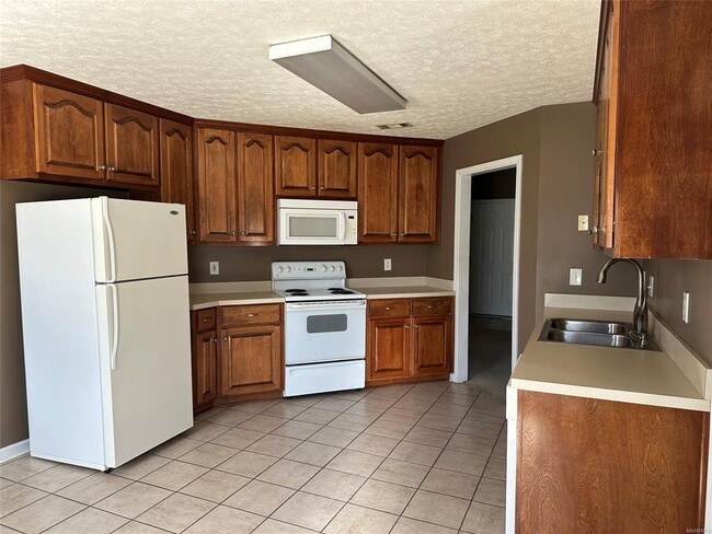 Building Photo - 40 Pin Oak Dr