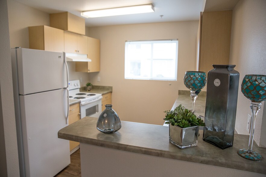 Bentley Apartments 1715 S Hayford Rd Spokane WA 99224 Apartment Finder