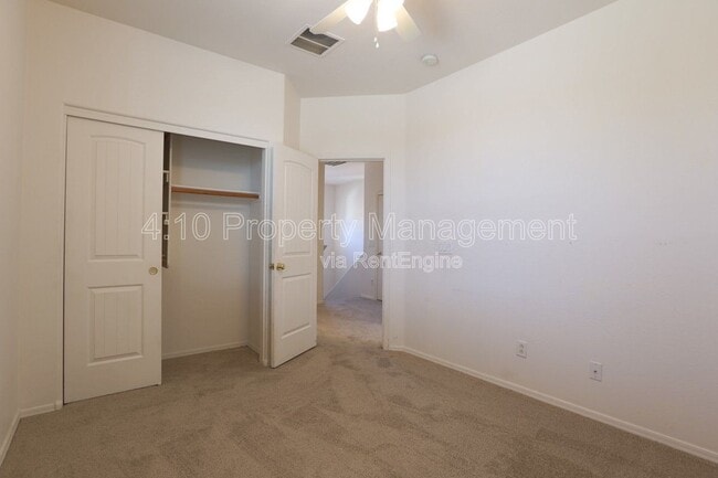 Building Photo - 2644 E Chester Dr