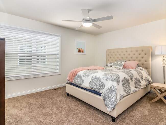 Building Photo - 1635 Castle Lawn Ct