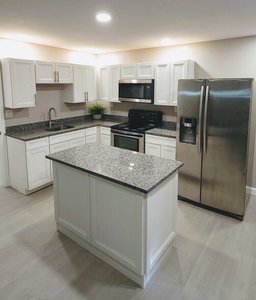 Kitchen - 340 N Lake Jessup Ave