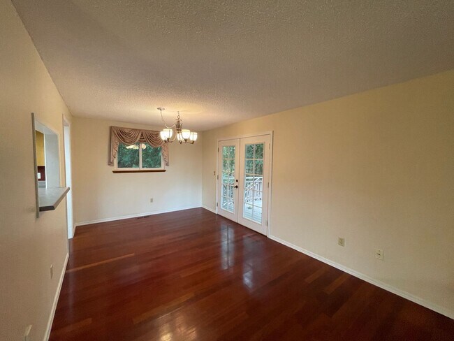 Building Photo - 10800 Lathrop Ln NW