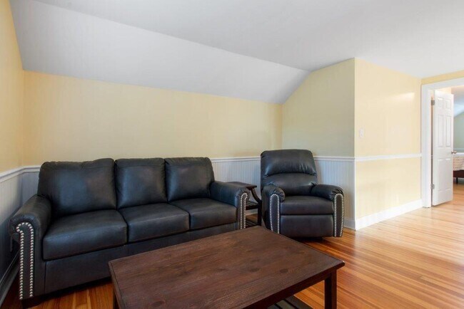 Building Photo - 1300 Dodge St