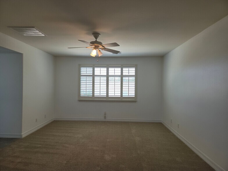 Building Photo - 3127 E Coconino Dr