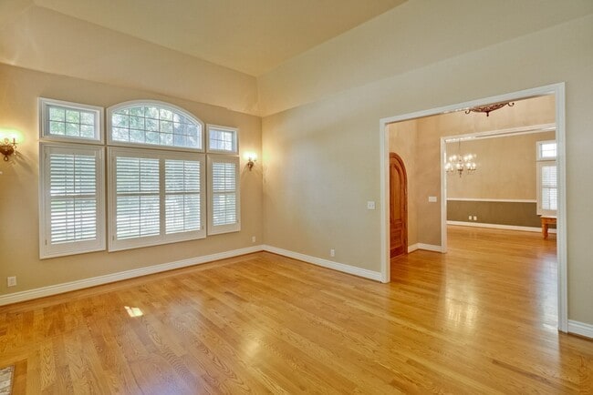 Building Photo - Stunning two-story spacious home on tranquil tree-lined street.