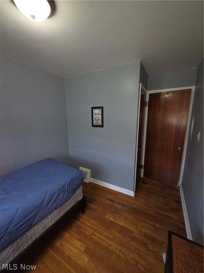 Building Photo - 4148 E 189th St