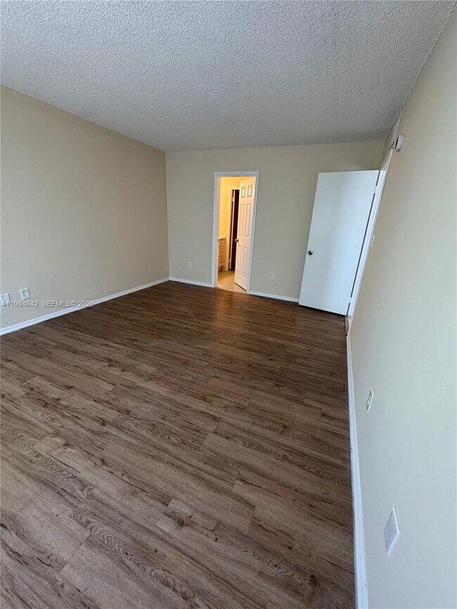 Building Photo - 14830 Naranja Lakes Blvd