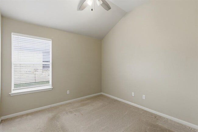 Building Photo - 924 Abbeyglen Castle Dr
