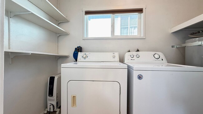 Building Photo - Central Olympia 2 Bedroom Townhome - Avail...