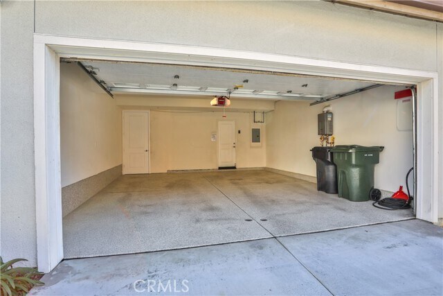 Building Photo - 18658 Clubhouse Dr