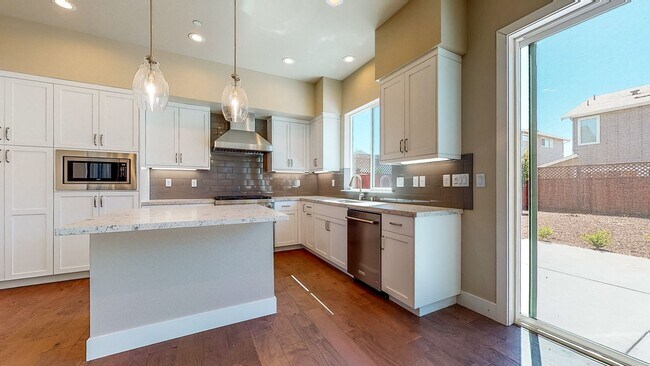 Building Photo - Bright and beautiful Home in Coffey Park! ...
