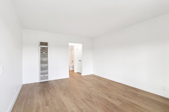 Floorplan - 15444-15454 Chatsworth St.