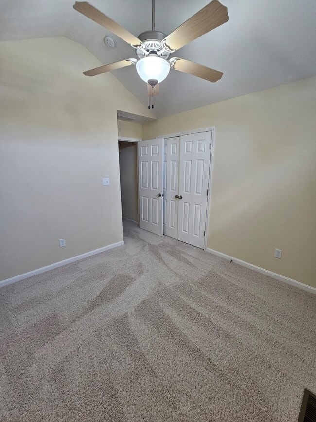 Building Photo - 403 Persimmon Dr