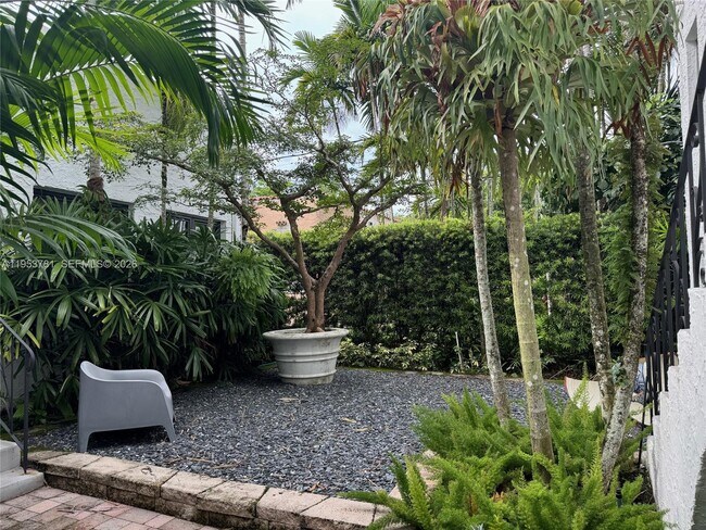 Building Photo - 1015 Genoa St