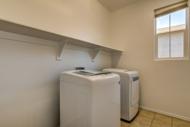Building Photo - 3 bedroom 2 bathroom home in Saddlewood