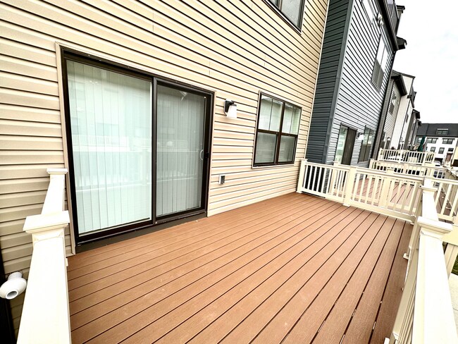 Building Photo - 822 Teacher Mitchell Rd