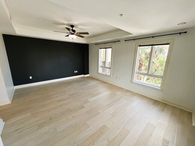 Building Photo - 525 3rd St N