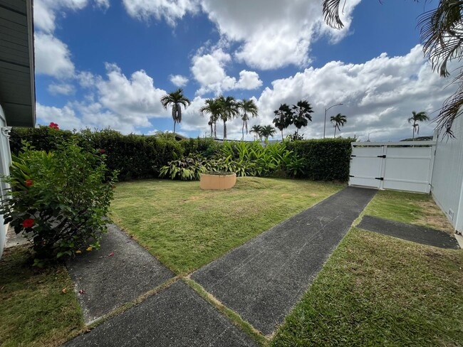Building Photo - Haiku Knolls (Kaneohe) - LARGE YARD, 3 bed...