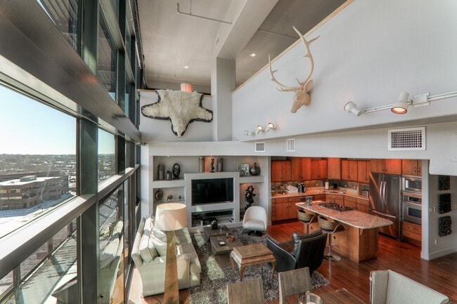 Building Photo - Fully Furnished Penthouse in Citywalk Downtown.  Short term okay