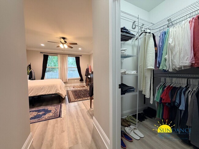 Building Photo - Stunning Shalimar 4 Bedroom / 3 Full Bathroom Home with Solar Energy Efficiency!