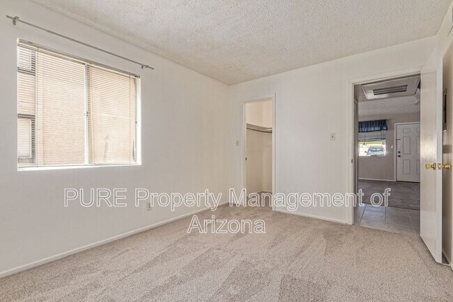 Building Photo - 700 W University Dr
