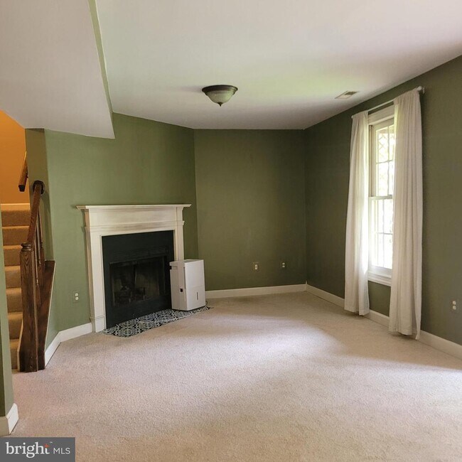 Building Photo - 218 Temple Dr