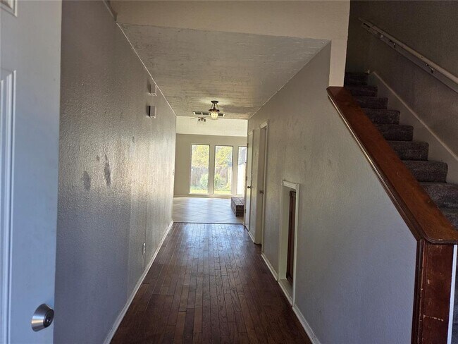 Building Photo - 317 Abilene Ave