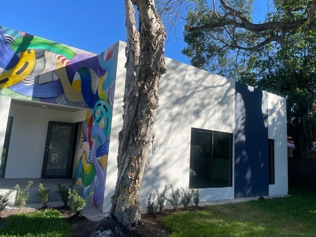 Primary Photo - 1121 NW 32nd St