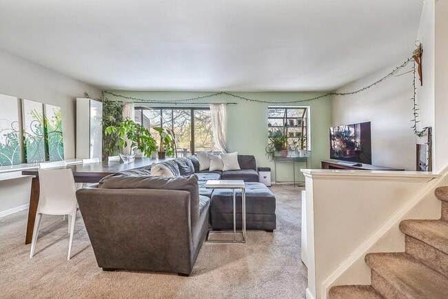 Building Photo - 2553 Meade Ct