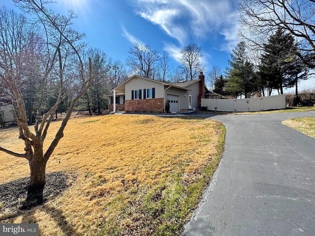 Building Photo - 401 Butternut Ct