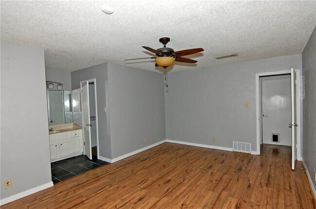 Building Photo - 10215 Missel Thrush Dr