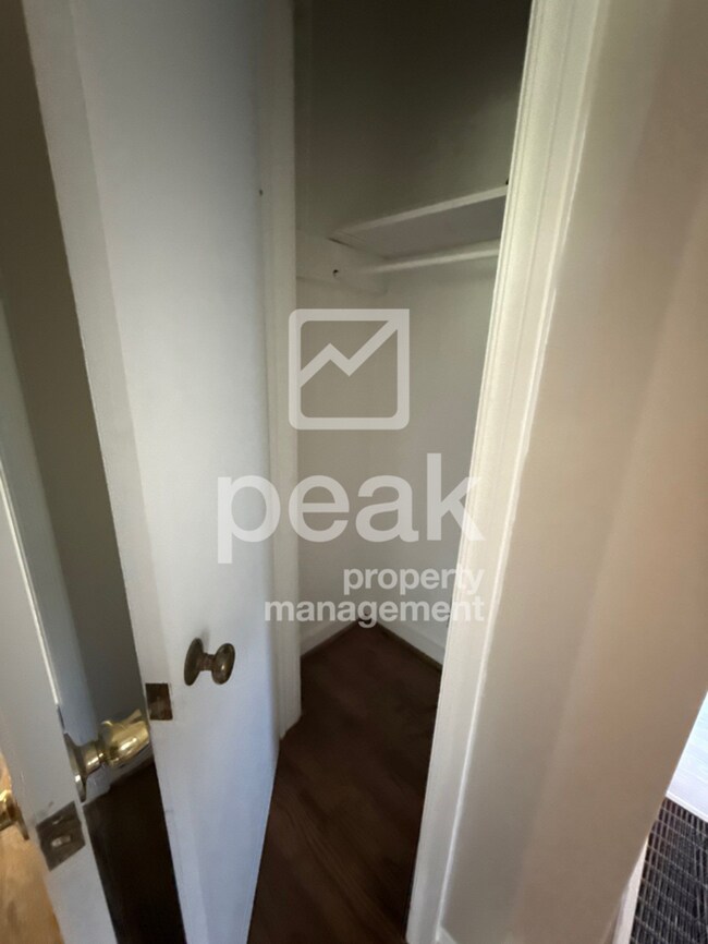 Building Photo - Charming 3-Bedroom Home for Lease in South...