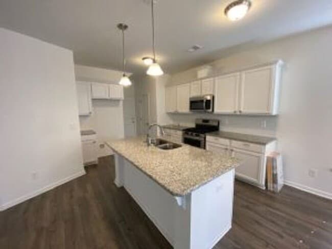 Building Photo - Pleasant Springs