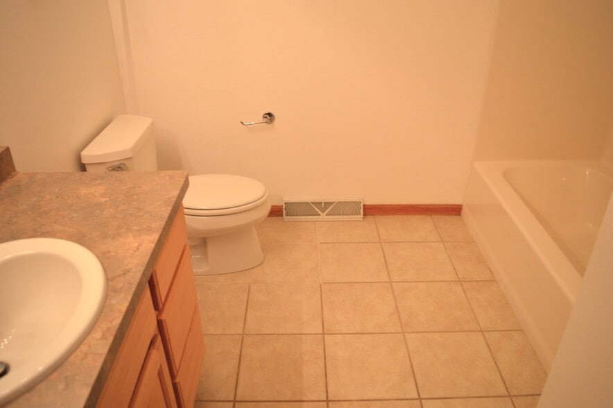 Building Photo - 1701 Carns Dr