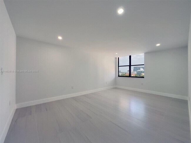 Building Photo - 18151 NE 31st Ct