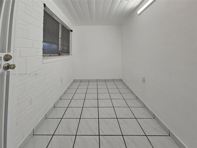 Building Photo - 201 SW 30th Ct