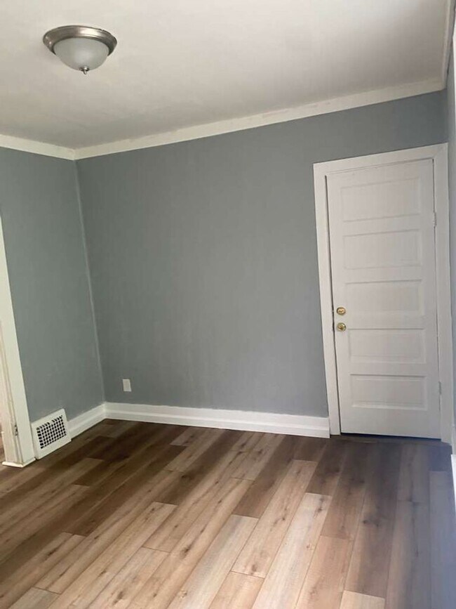 Building Photo - 3540 W 61st St