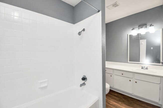Building Photo - 5959 Bonhomme Rd