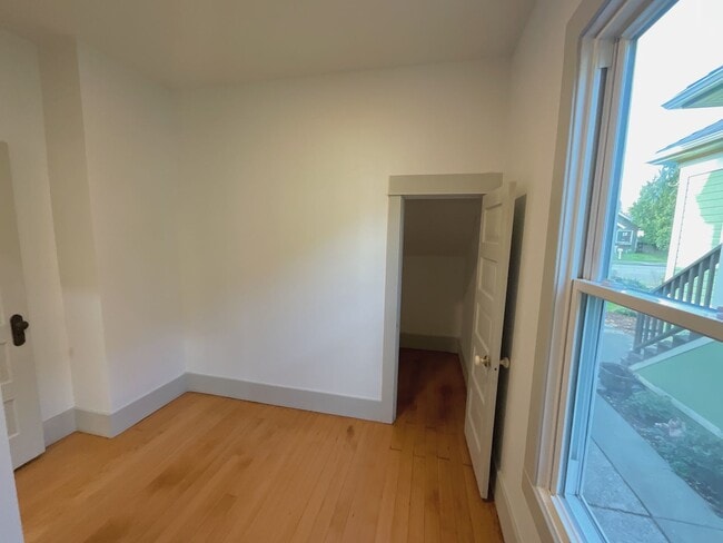 Building Photo - Stunning 3 Bedroom home in Everett