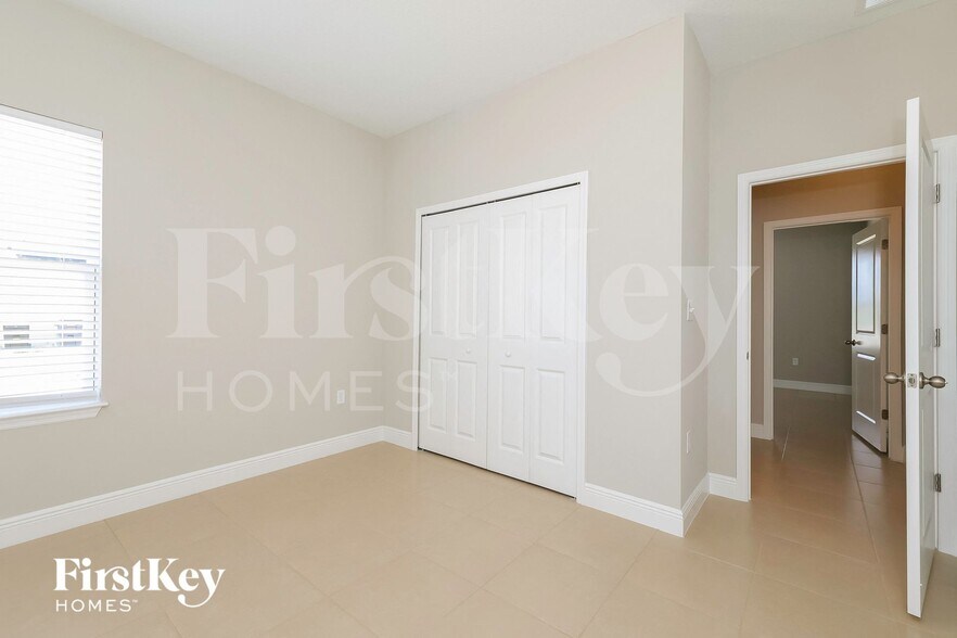 Building Photo - 650 Hudson Valley Dr