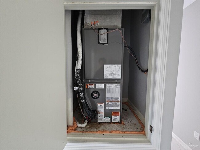 Building Photo - 15 Texas S Blvd