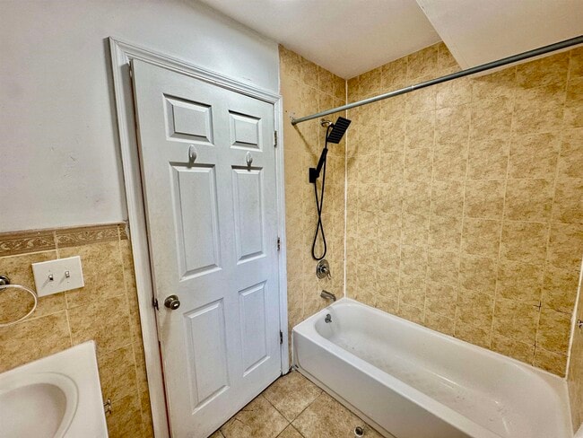 Building Photo - 53 Williams Ave