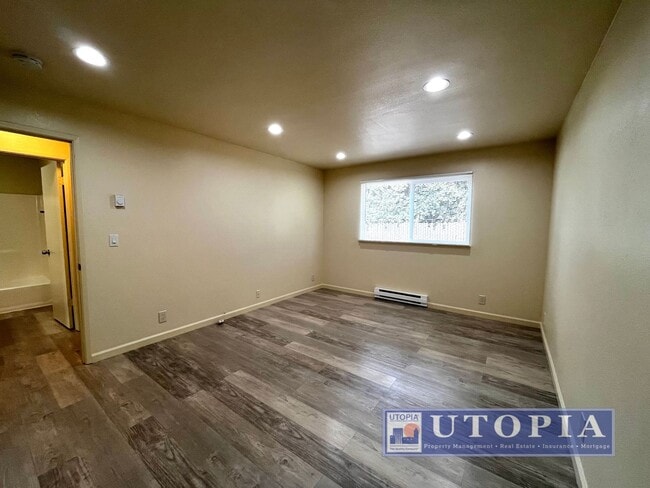 Building Photo - Capitola Gem: 2Bd/1Ba Ground Floor Apartme...